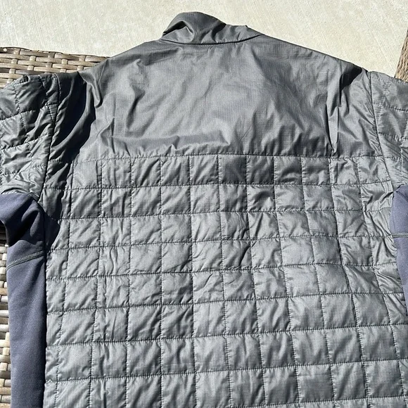 Icebreaker Men’s L Helix Merino Wool Filled Jacket - Gray - Picture 3 of 3